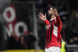 税后年薪450万欧跟队：米兰已决定500万欧买断沃克，签约2年