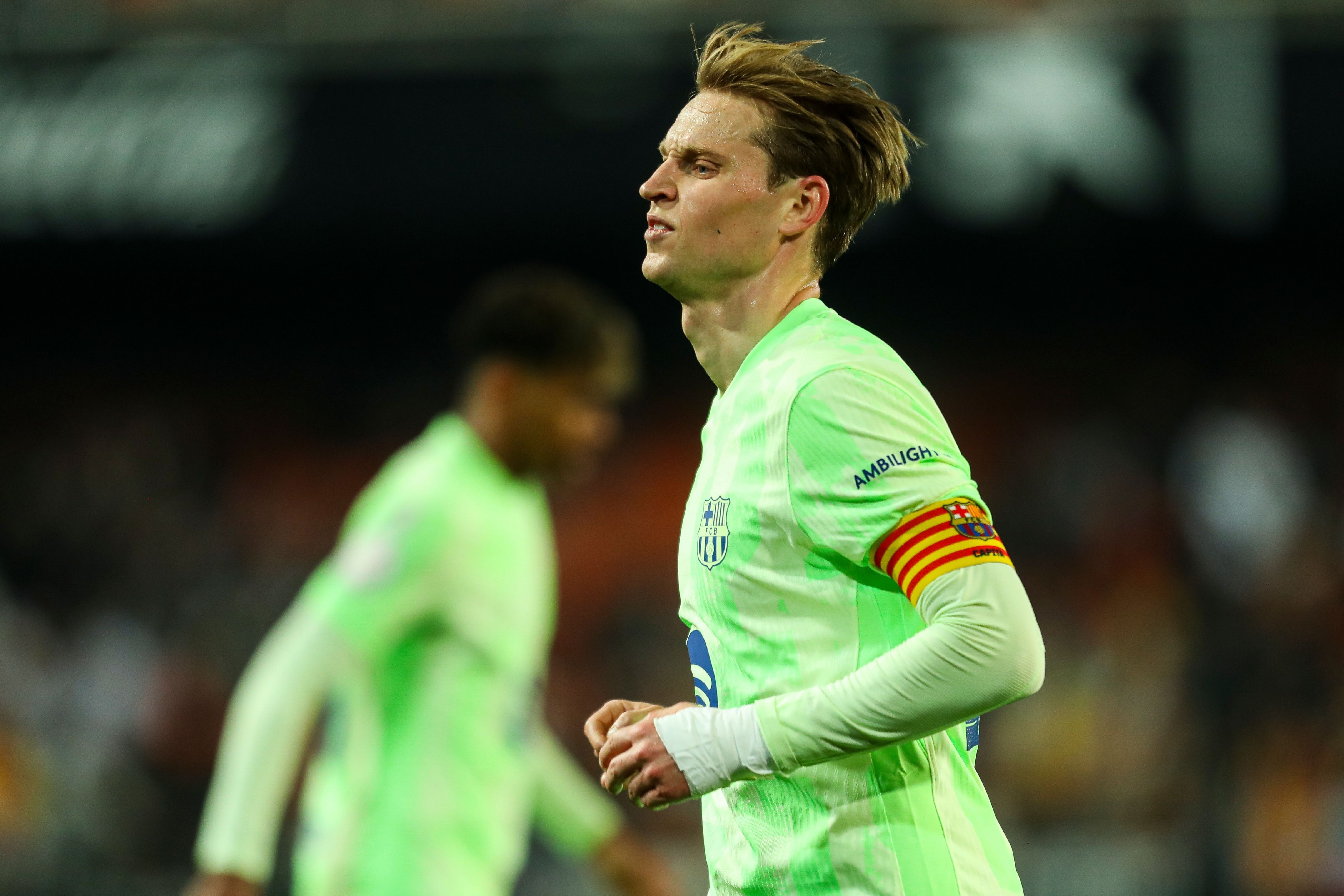 乐鱼中国-西超杯决赛铲姆巴佩染红！官方：德容因暴力行为被禁赛1场+罚款