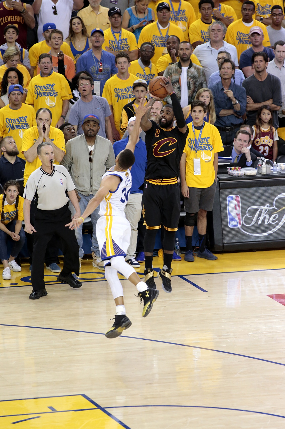 美记：欧文投进NBA历史著名关键球 他和追梦克莱入选名人堂无悬念